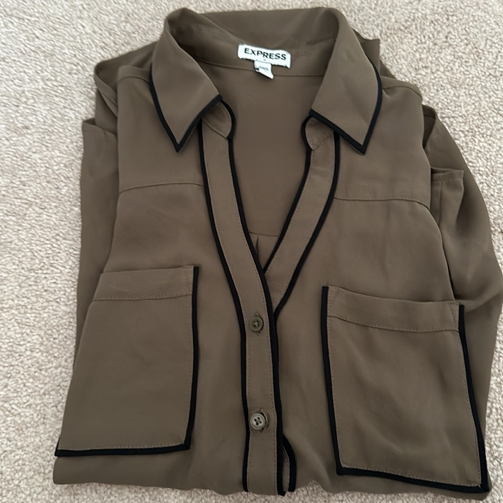 Express button down - Picture 3 of 3